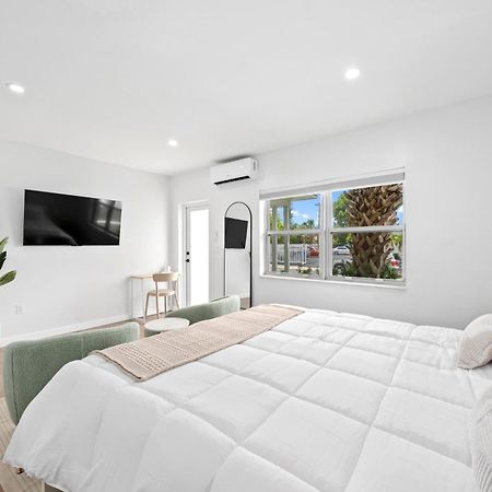 M Lake Worth Beach - Modern Villas Near West Palm Beach, Chic Retro Vibes, King Bed, Cozy Backyard, Bbq, Workspace, High-Speed Internet, Free Parking, 5 Minutes To Downtown & Beach Exterior photo