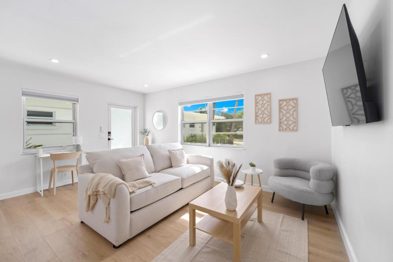 M Lake Worth Beach - Modern Villas Near West Palm Beach, Chic Retro Vibes, King Bed, Cozy Backyard, Bbq, Workspace, High-Speed Internet, Free Parking, 5 Minutes To Downtown & Beach Exterior photo