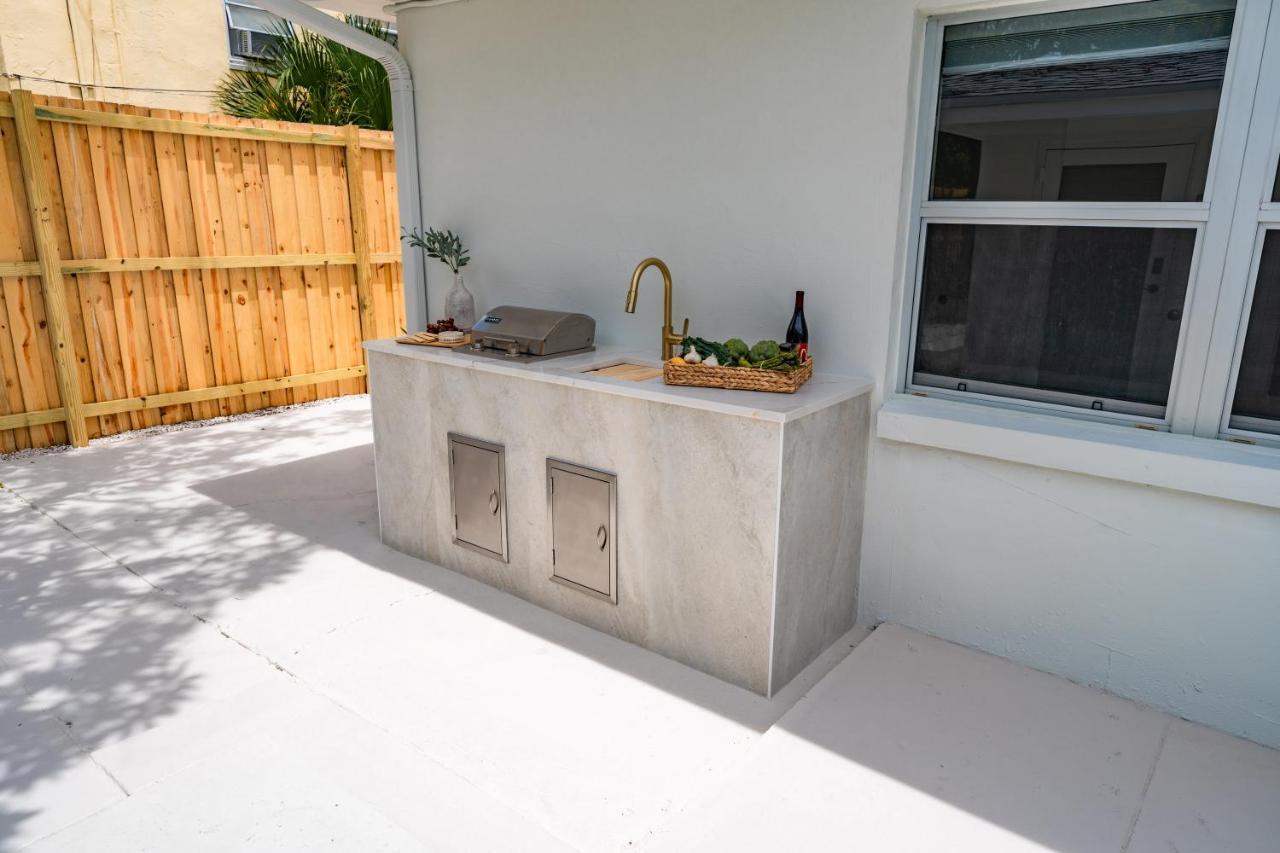 M Lake Worth Beach - Modern Villas Near West Palm Beach, Chic Retro Vibes, King Bed, Cozy Backyard, Bbq, Workspace, High-Speed Internet, Free Parking, 5 Minutes To Downtown & Beach Exterior photo