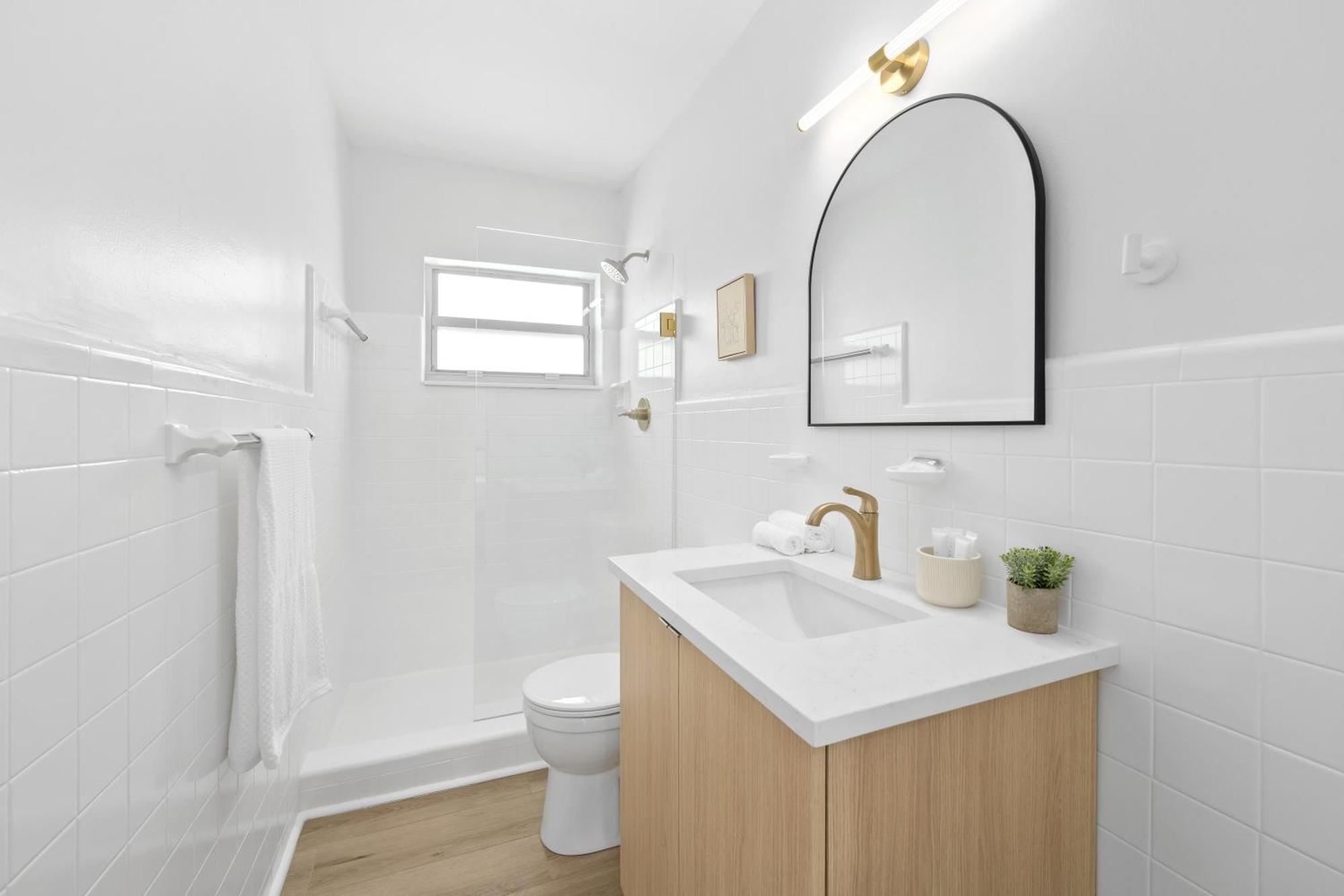 M Lake Worth Beach - Modern Villas Near West Palm Beach, Chic Retro Vibes, King Bed, Cozy Backyard, Bbq, Workspace, High-Speed Internet, Free Parking, 5 Minutes To Downtown & Beach Exterior photo