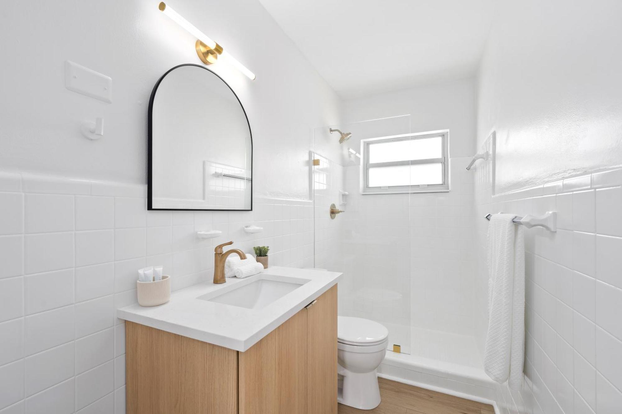 M Lake Worth Beach - Modern Villas Near West Palm Beach, Chic Retro Vibes, King Bed, Cozy Backyard, Bbq, Workspace, High-Speed Internet, Free Parking, 5 Minutes To Downtown & Beach Exterior photo