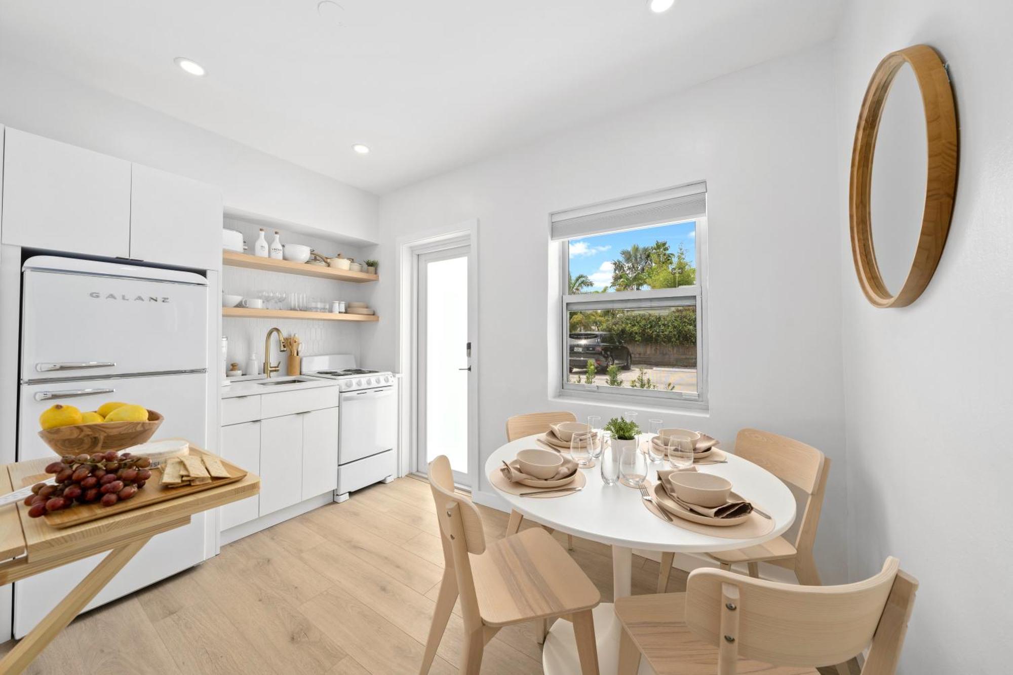 M Lake Worth Beach - Modern Villas Near West Palm Beach, Chic Retro Vibes, King Bed, Cozy Backyard, Bbq, Workspace, High-Speed Internet, Free Parking, 5 Minutes To Downtown & Beach Exterior photo