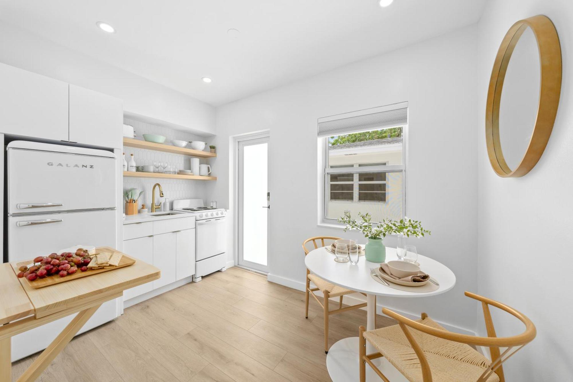 M Lake Worth Beach - Modern Villas Near West Palm Beach, Chic Retro Vibes, King Bed, Cozy Backyard, Bbq, Workspace, High-Speed Internet, Free Parking, 5 Minutes To Downtown & Beach Exterior photo