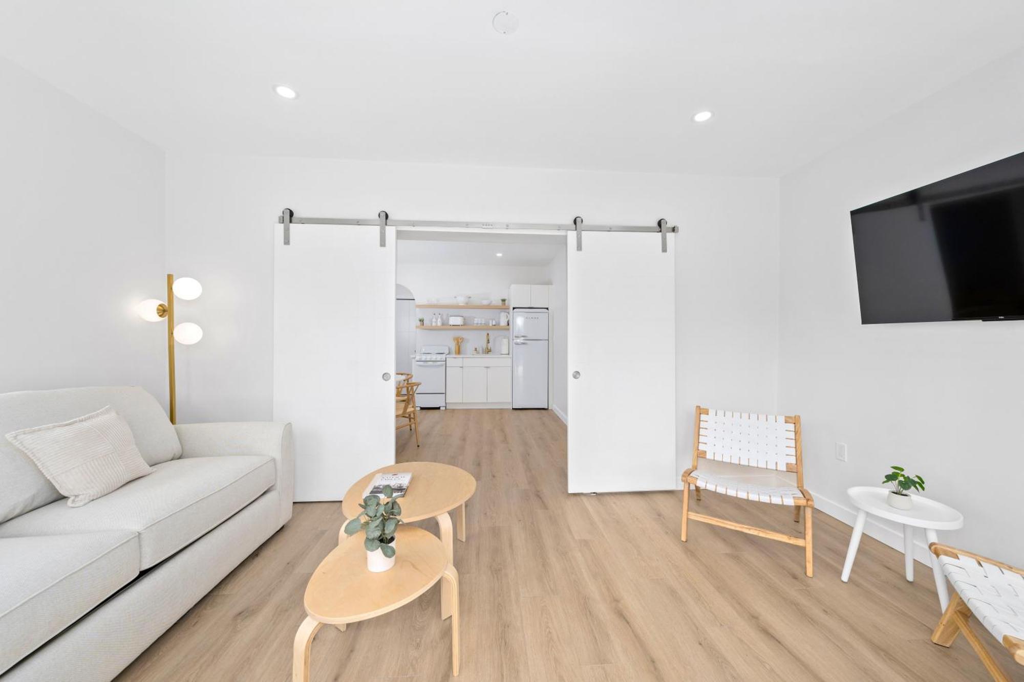 M Lake Worth Beach - Modern Villas Near West Palm Beach, Chic Retro Vibes, King Bed, Cozy Backyard, Bbq, Workspace, High-Speed Internet, Free Parking, 5 Minutes To Downtown & Beach Exterior photo