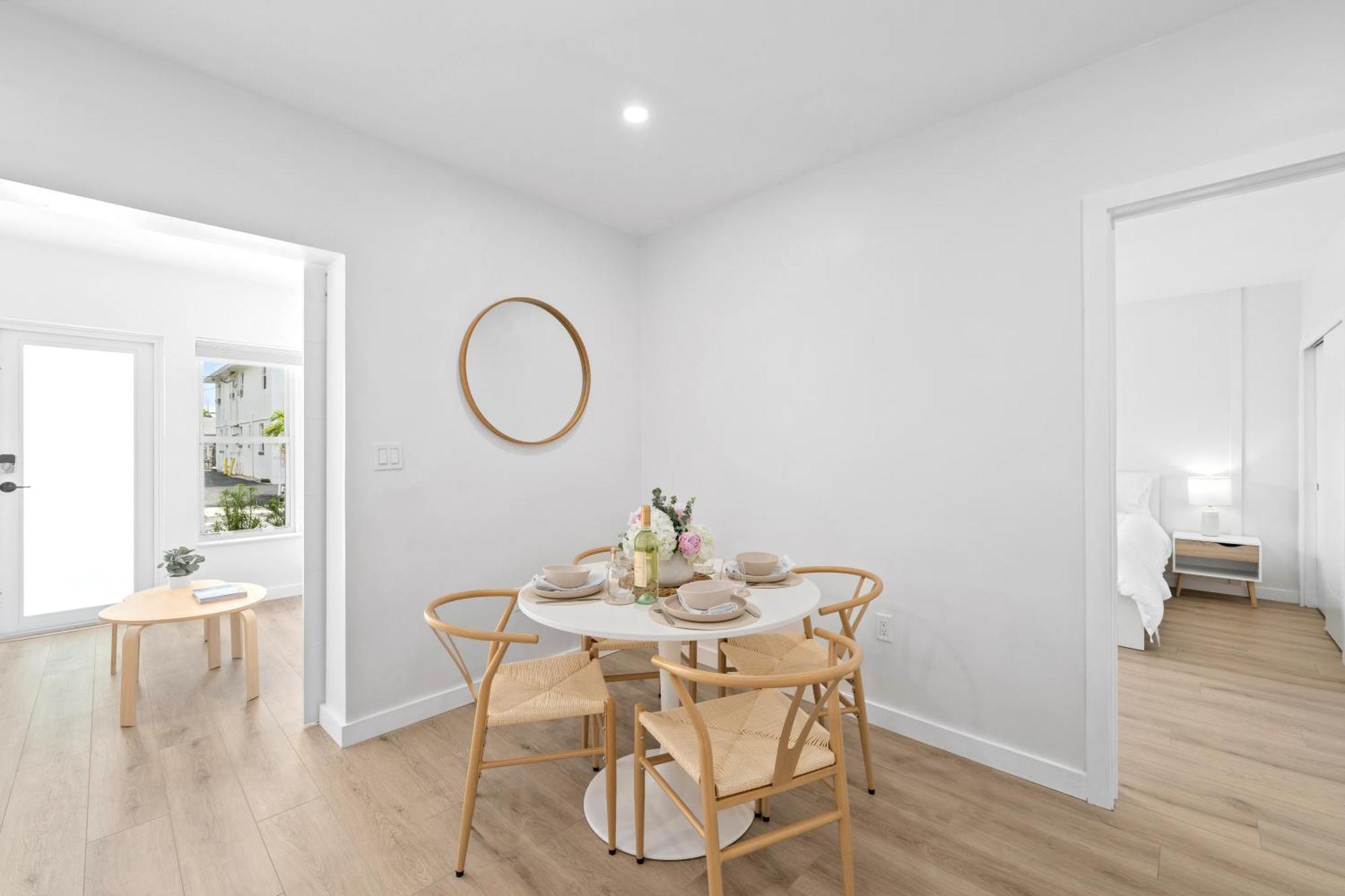 M Lake Worth Beach - Modern Villas Near West Palm Beach, Chic Retro Vibes, King Bed, Cozy Backyard, Bbq, Workspace, High-Speed Internet, Free Parking, 5 Minutes To Downtown & Beach Exterior photo