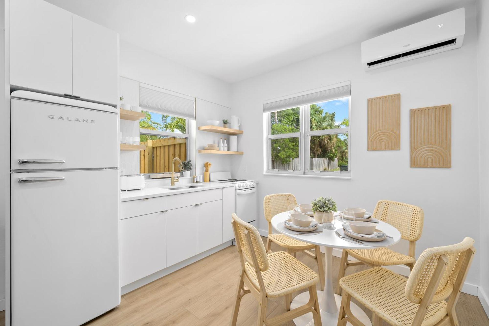 M Lake Worth Beach - Modern Villas Near West Palm Beach, Chic Retro Vibes, King Bed, Cozy Backyard, Bbq, Workspace, High-Speed Internet, Free Parking, 5 Minutes To Downtown & Beach Exterior photo