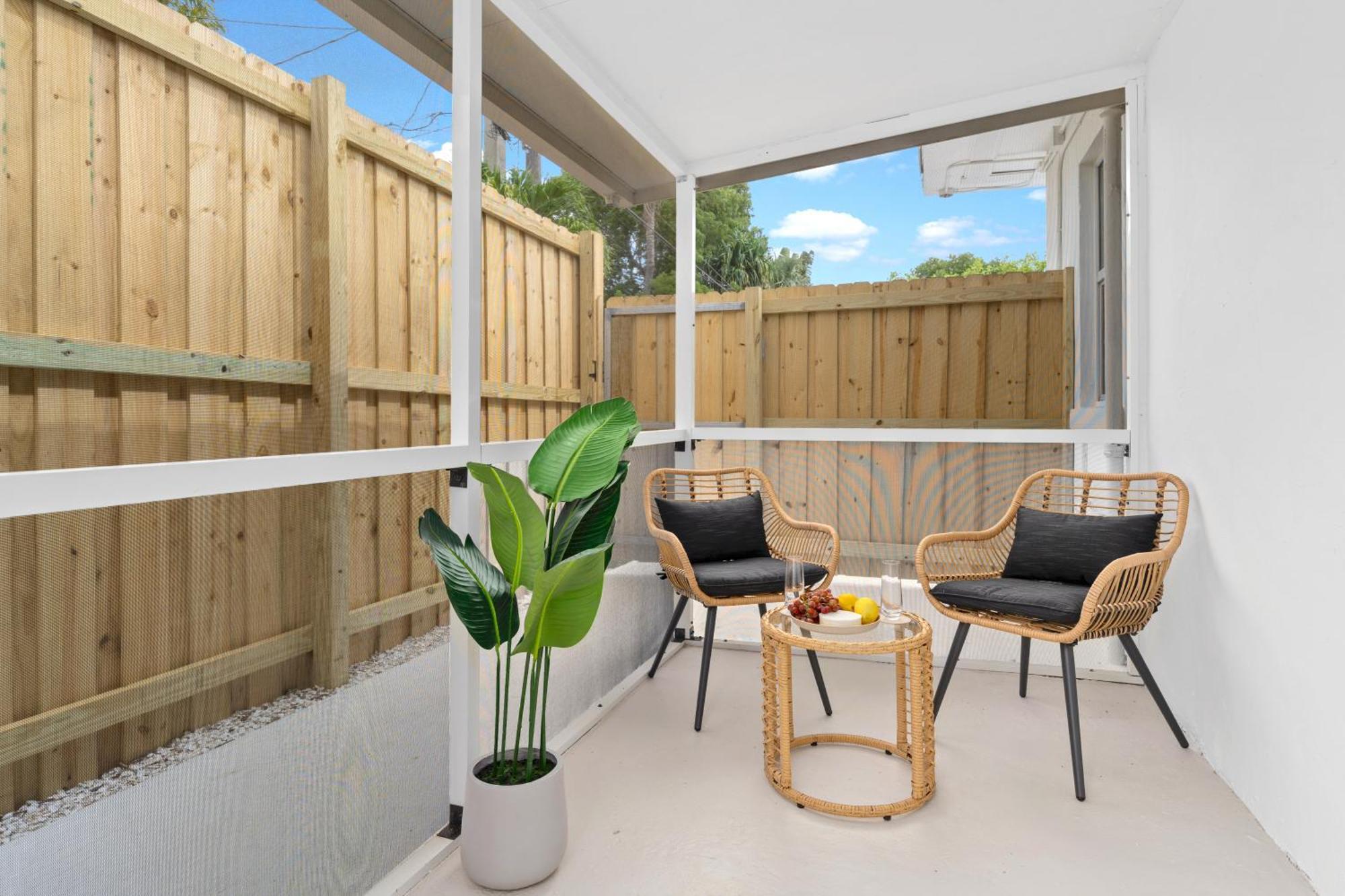 M Lake Worth Beach - Modern Villas Near West Palm Beach, Chic Retro Vibes, King Bed, Cozy Backyard, Bbq, Workspace, High-Speed Internet, Free Parking, 5 Minutes To Downtown & Beach Exterior photo