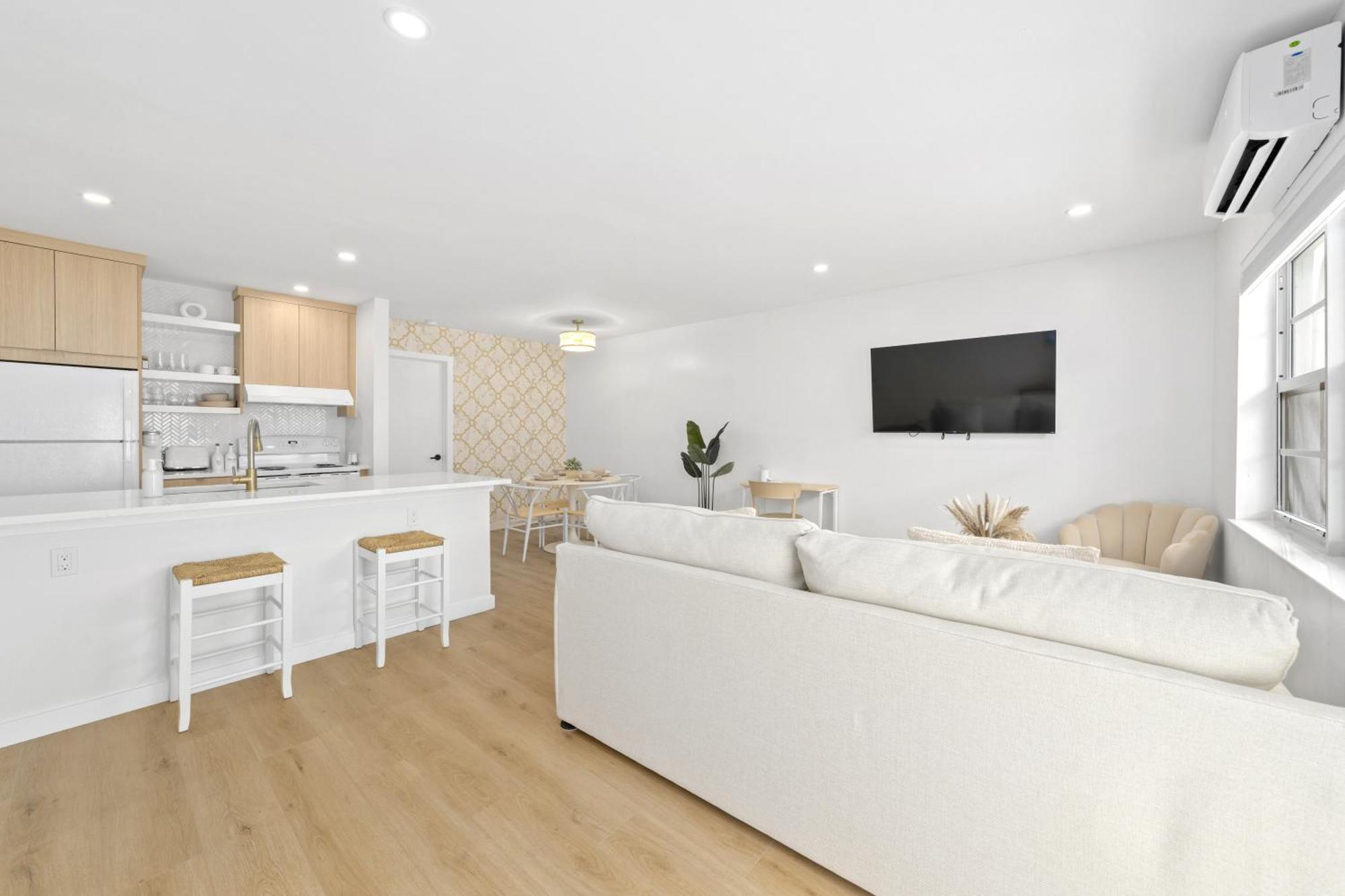 M Lake Worth Beach - Modern Villas Near West Palm Beach, Chic Retro Vibes, King Bed, Cozy Backyard, Bbq, Workspace, High-Speed Internet, Free Parking, 5 Minutes To Downtown & Beach Exterior photo