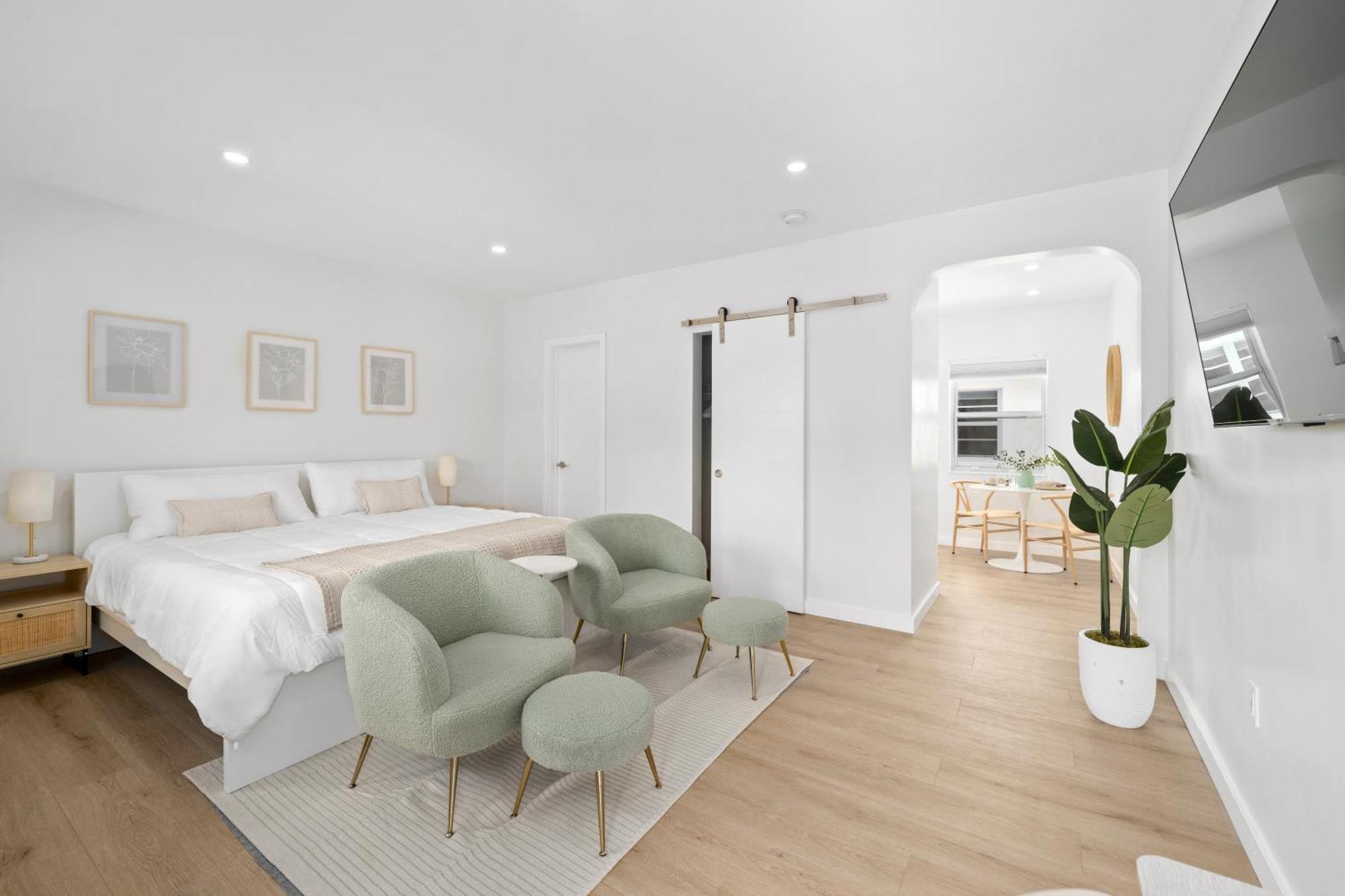 M Lake Worth Beach - Modern Villas Near West Palm Beach, Chic Retro Vibes, King Bed, Cozy Backyard, Bbq, Workspace, High-Speed Internet, Free Parking, 5 Minutes To Downtown & Beach Exterior photo