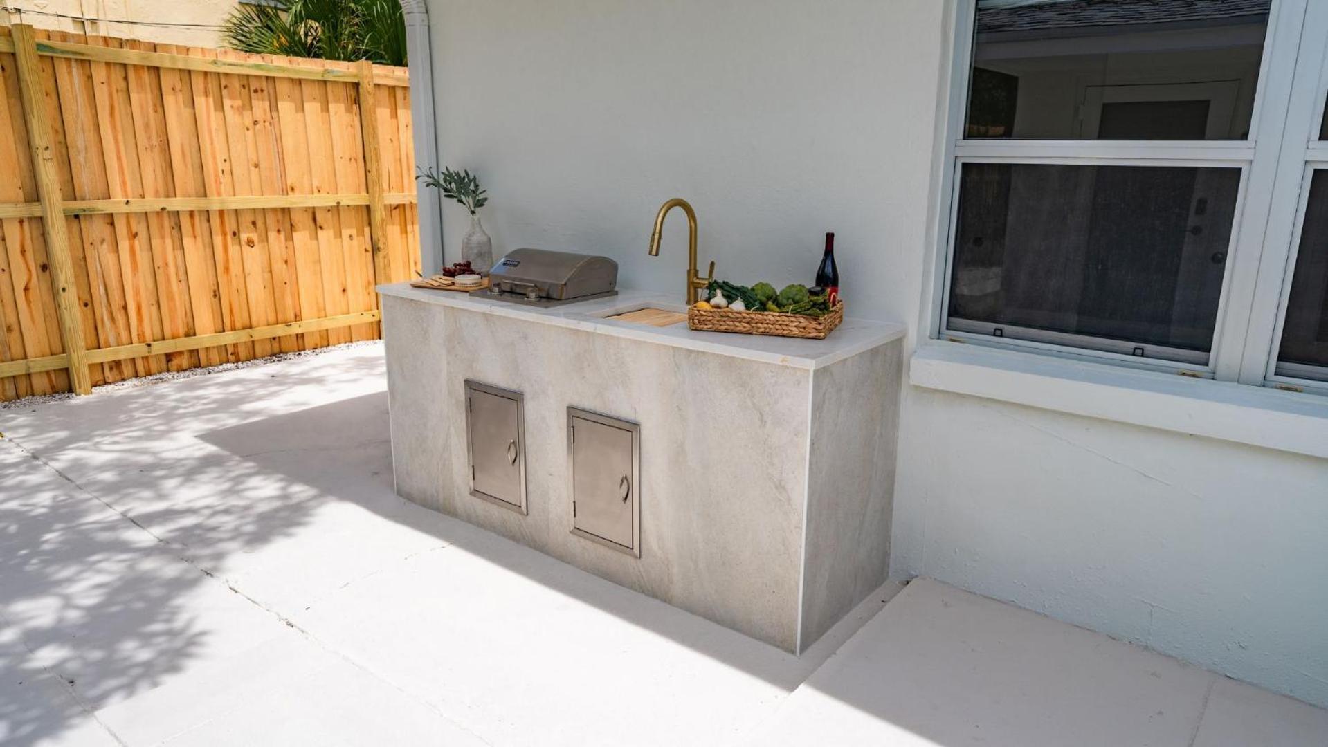 M Lake Worth Beach - Modern Villas Near West Palm Beach, Chic Retro Vibes, King Bed, Cozy Backyard, Bbq, Workspace, High-Speed Internet, Free Parking, 5 Minutes To Downtown & Beach Exterior photo