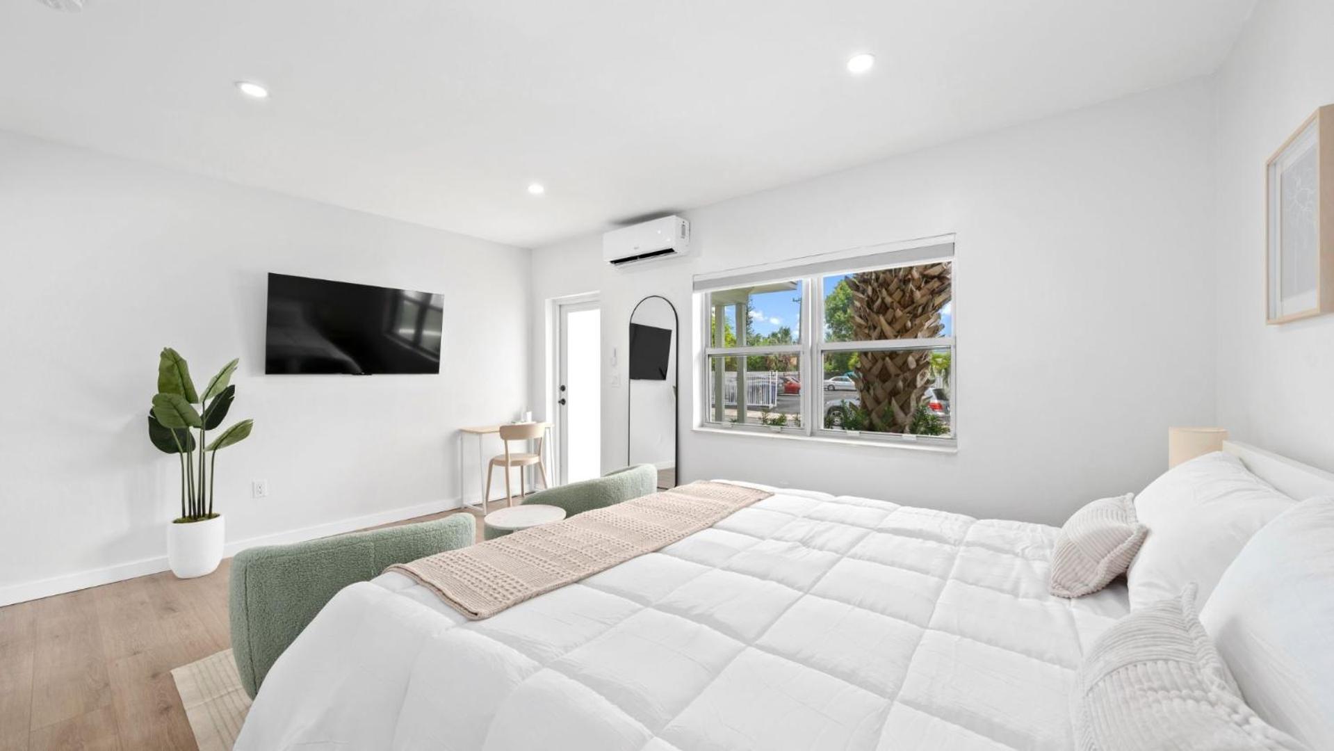 M Lake Worth Beach - Modern Villas Near West Palm Beach, Chic Retro Vibes, King Bed, Cozy Backyard, Bbq, Workspace, High-Speed Internet, Free Parking, 5 Minutes To Downtown & Beach Exterior photo